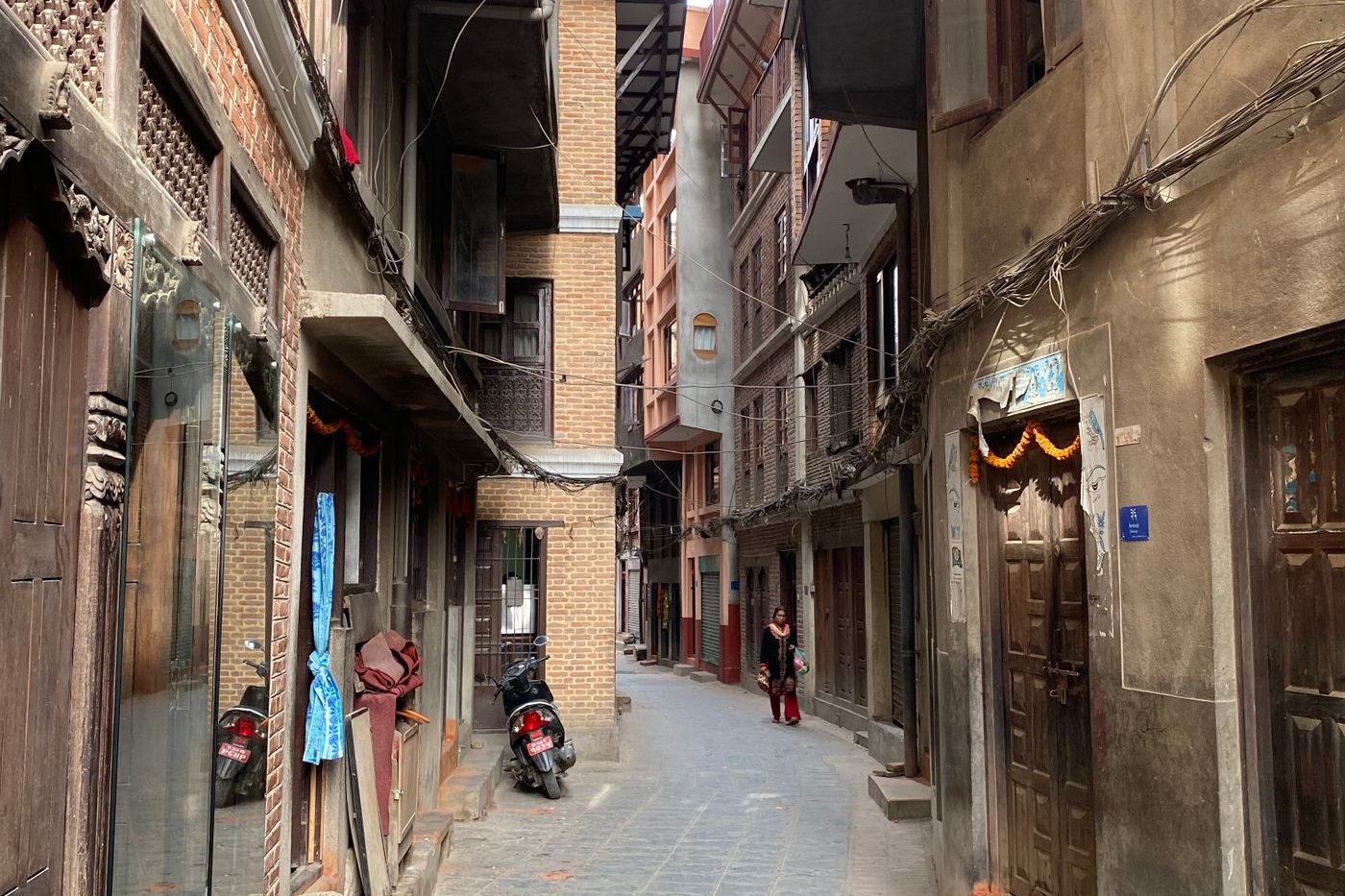 नेपाली घर तथा सहरी जग्गा परिवेश